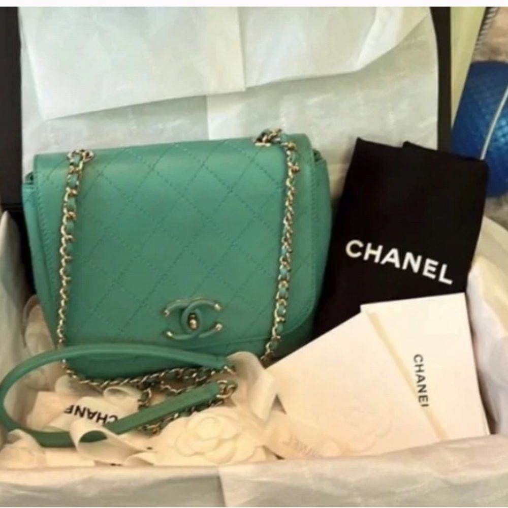 2019 *LIKE NEW* Authentic 🌺CHANEL🌺 CC *TIFFANY-BLUE/GREEN* Quilted Calfskin Mini - Picture 8 of 14
